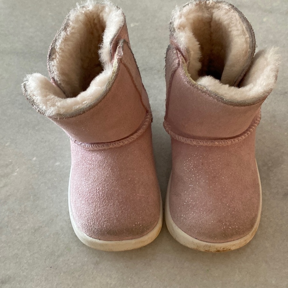 Pink toddler ugg boots size 04/05